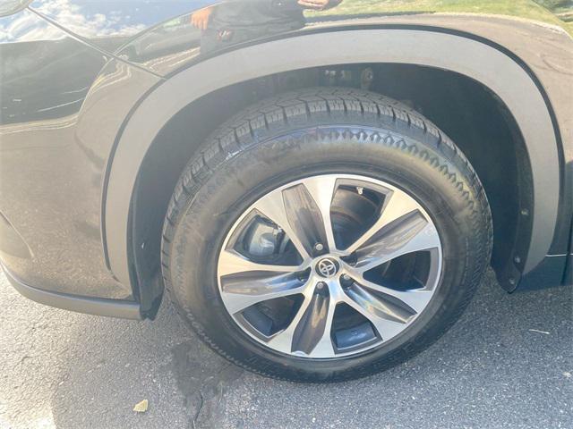 used 2023 Toyota Highlander car, priced at $34,201