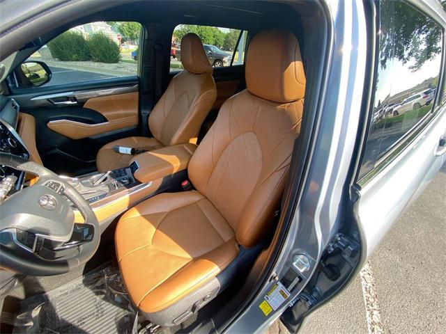 used 2024 Toyota Highlander car, priced at $47,595