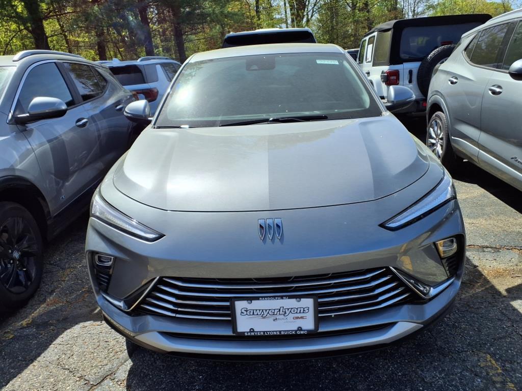 new 2025 Buick Envista car, priced at $27,280