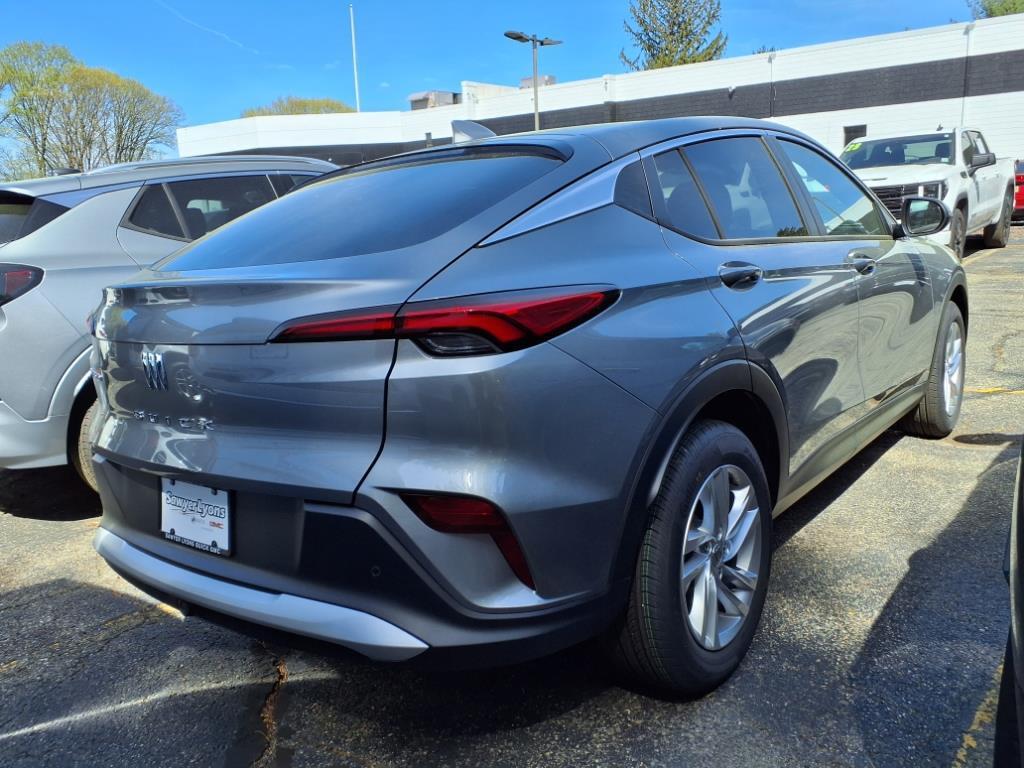 new 2025 Buick Envista car, priced at $27,280