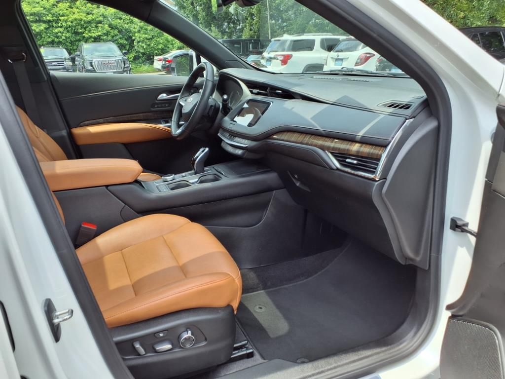 used 2023 Cadillac XT4 car, priced at $27,372