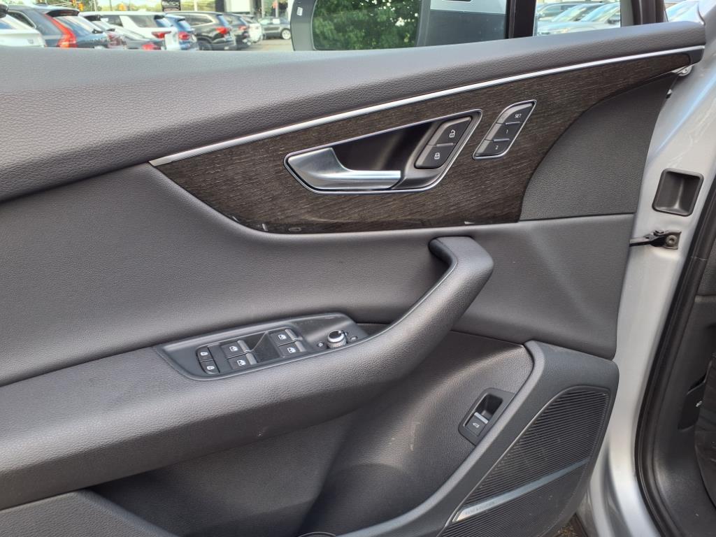 used 2021 Audi Q7 car, priced at $31,156