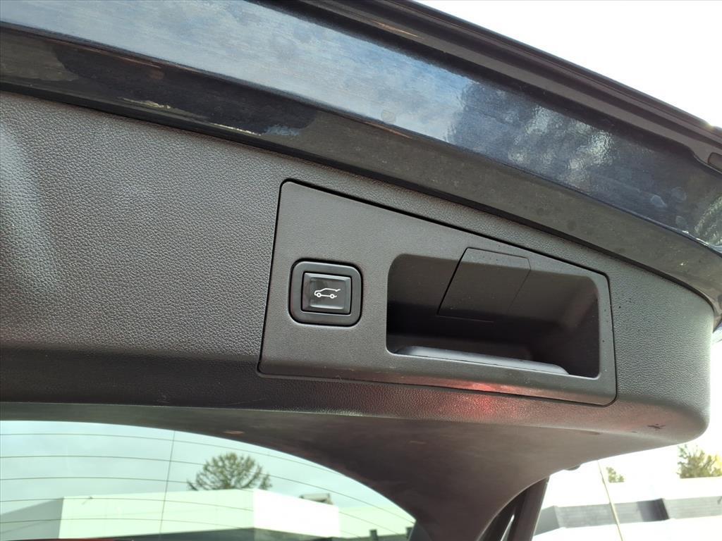 used 2022 Cadillac XT4 car, priced at $24,975