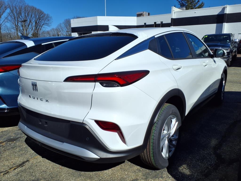 new 2025 Buick Envista car, priced at $26,685