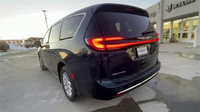 new 2025 Chrysler Pacifica car, priced at $40,020