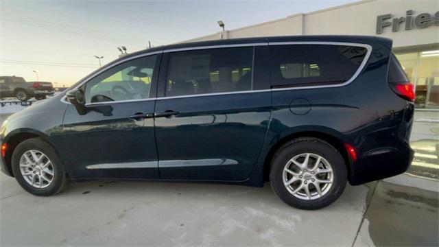 new 2025 Chrysler Pacifica car, priced at $40,020