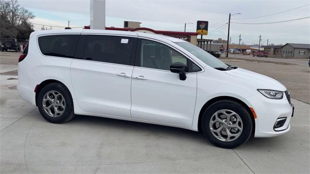 new 2024 Chrysler Pacifica car, priced at $51,895