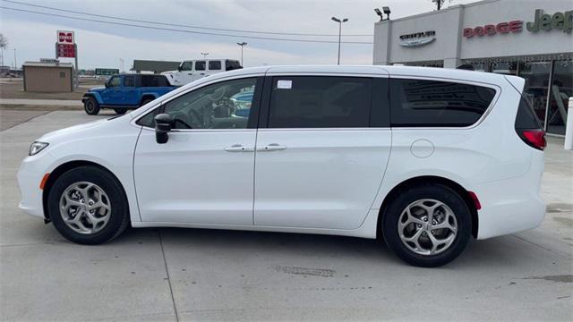 new 2024 Chrysler Pacifica car, priced at $48,660