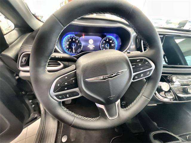 new 2025 Chrysler Pacifica car, priced at $40,626