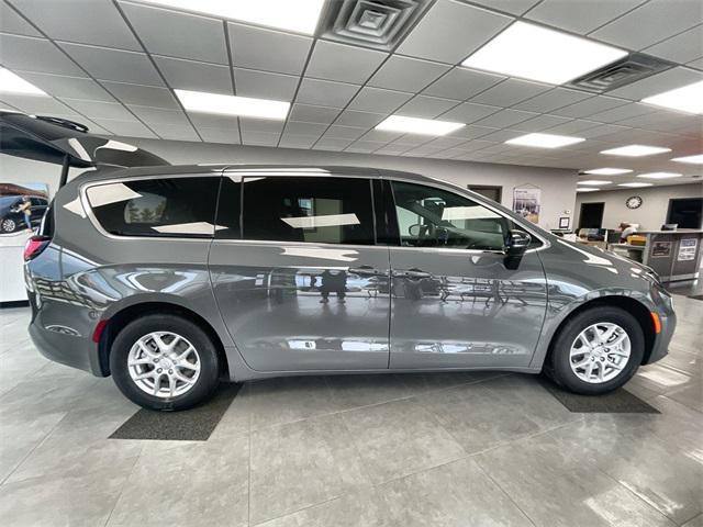 new 2025 Chrysler Pacifica car, priced at $40,626
