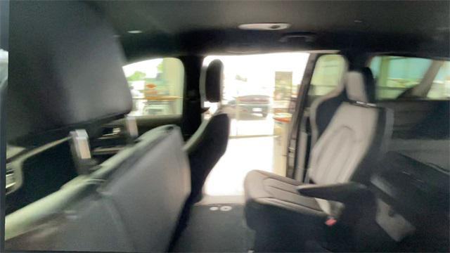 new 2025 Chrysler Pacifica car, priced at $40,626