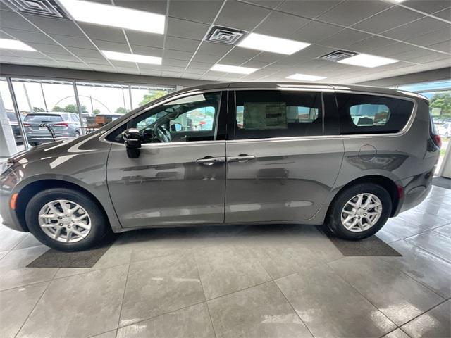 new 2025 Chrysler Pacifica car, priced at $40,626