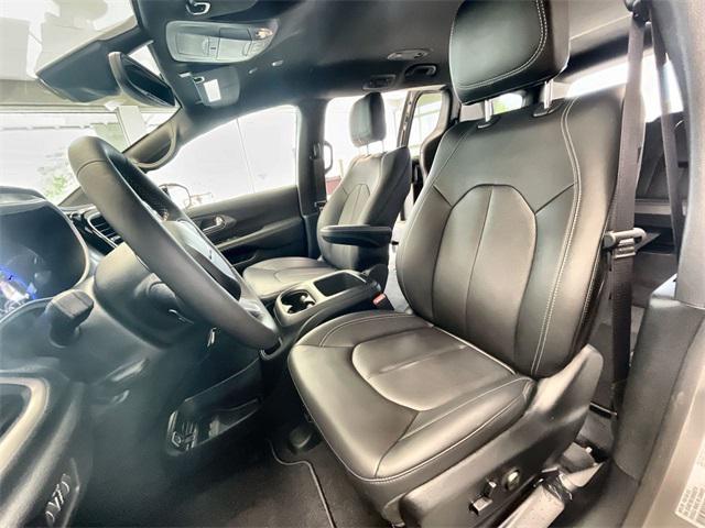 new 2025 Chrysler Pacifica car, priced at $40,626