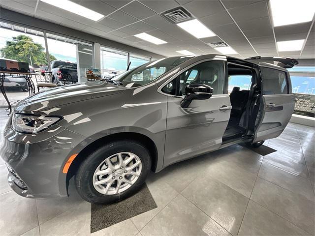 new 2025 Chrysler Pacifica car, priced at $40,626