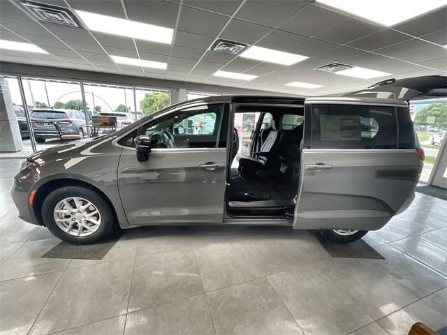new 2025 Chrysler Pacifica car, priced at $40,626