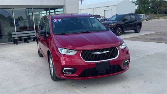 new 2024 Chrysler Pacifica car, priced at $39,495