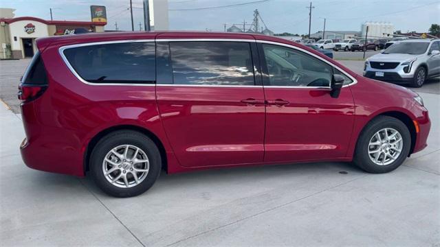 new 2024 Chrysler Pacifica car, priced at $39,495