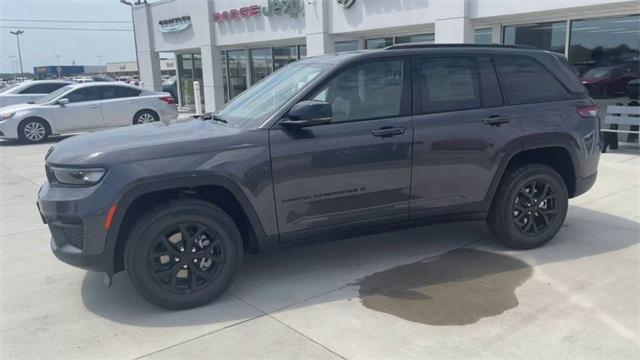 new 2024 Jeep Grand Cherokee car, priced at $38,053