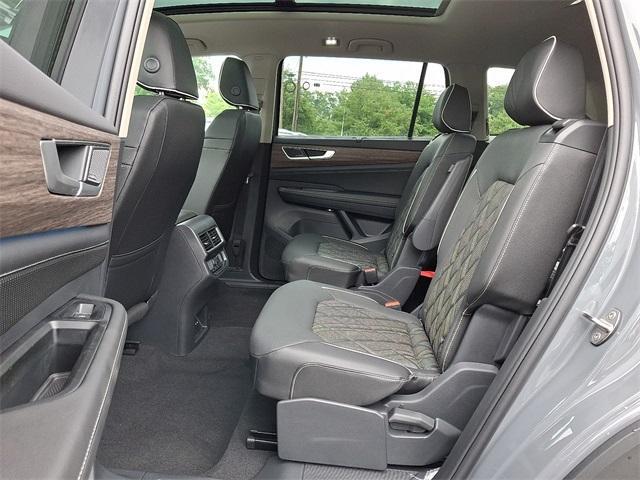 new 2025 Volkswagen Atlas car, priced at $57,689