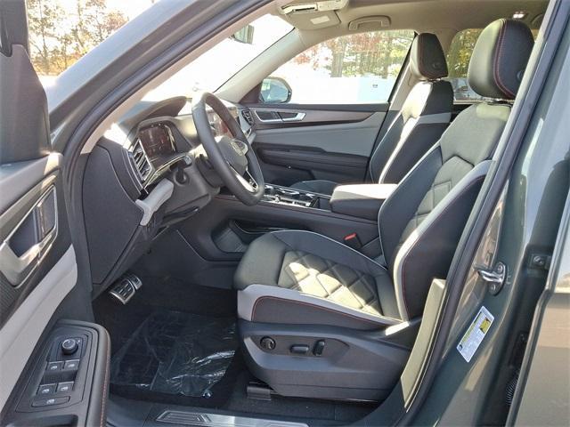 new 2025 Volkswagen Atlas car, priced at $49,186