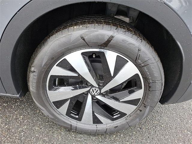 new 2025 Volkswagen ID.4 car, priced at $47,776