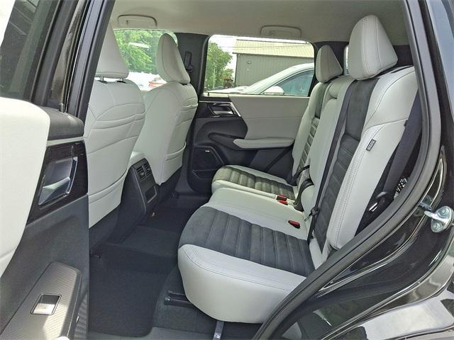 new 2025 Mitsubishi Outlander car, priced at $37,385
