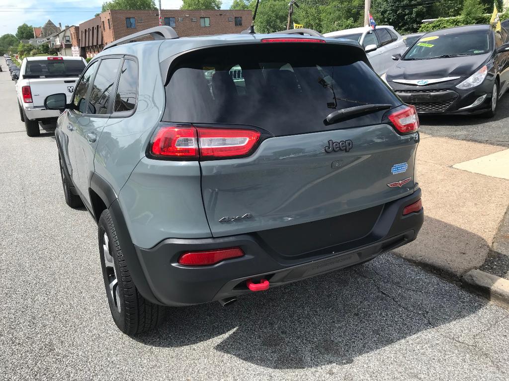 used 2015 Jeep Cherokee car, priced at $10,495