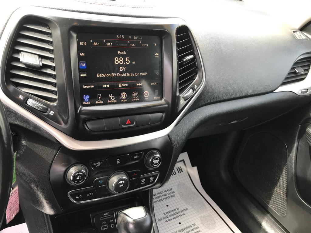 used 2015 Jeep Cherokee car, priced at $10,495