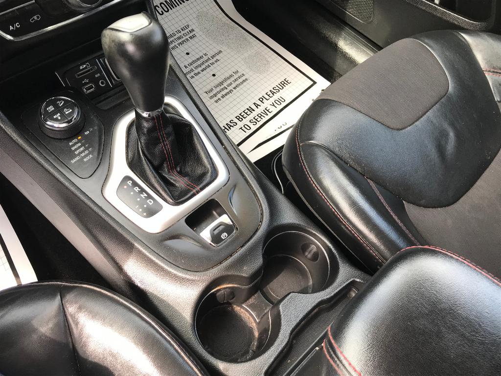 used 2015 Jeep Cherokee car, priced at $10,495