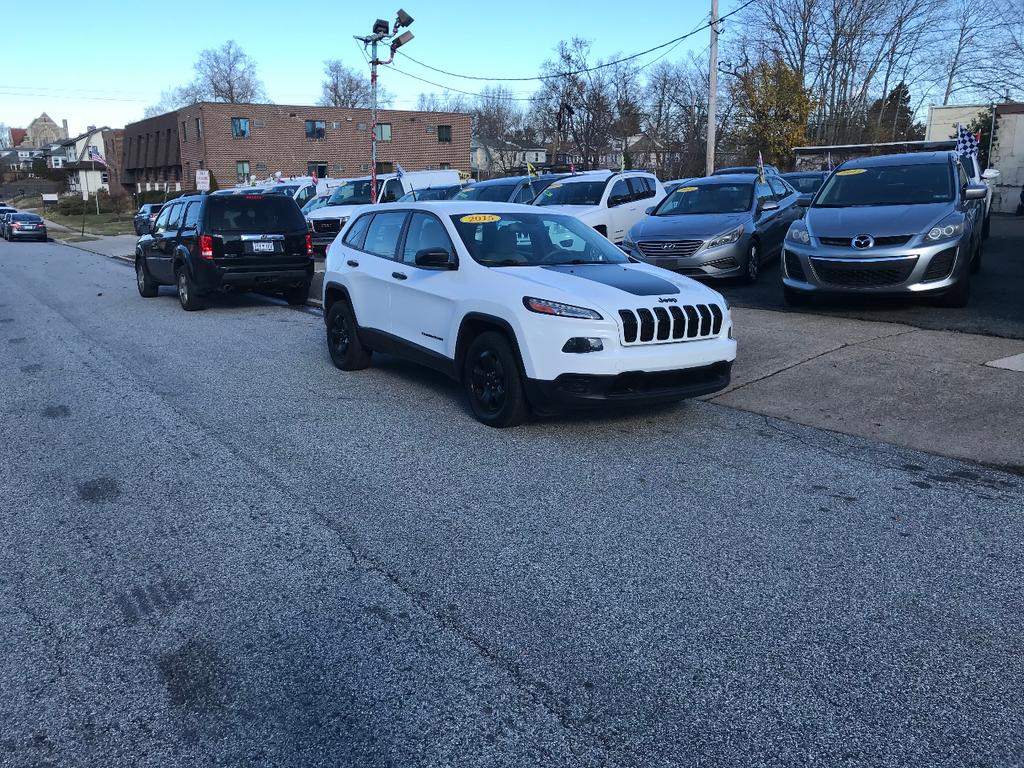 used 2015 Jeep Cherokee car, priced at $10,495