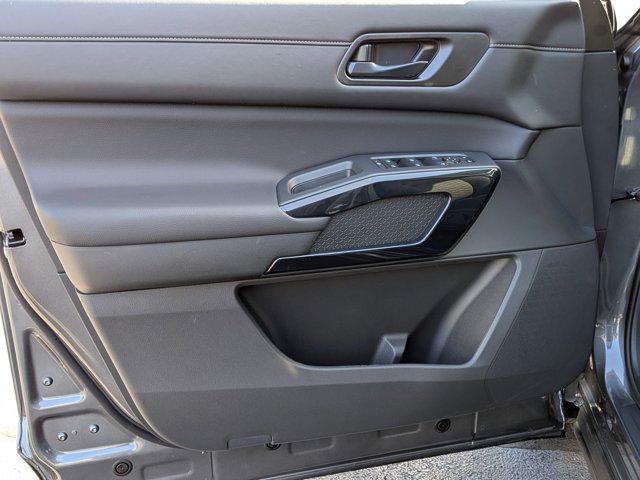 new 2025 Nissan Pathfinder car, priced at $37,999