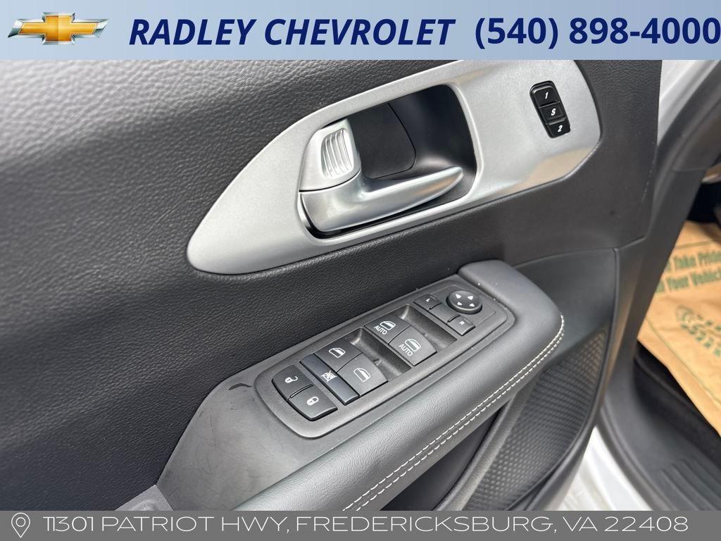 used 2024 Chrysler Pacifica Hybrid car, priced at $36,000