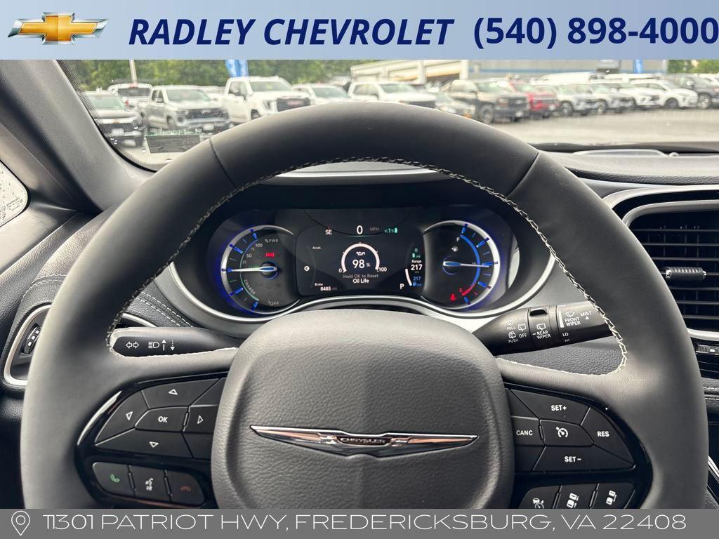 used 2024 Chrysler Pacifica Hybrid car, priced at $36,000