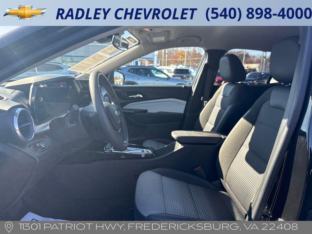 used 2025 Chevrolet Trax car, priced at $23,000