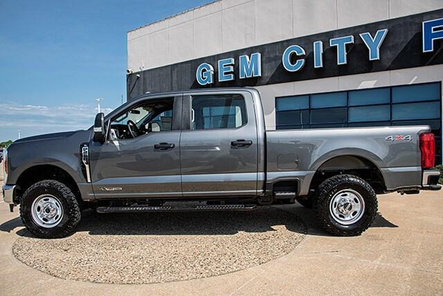 new 2025 Ford F-250 car, priced at $67,555