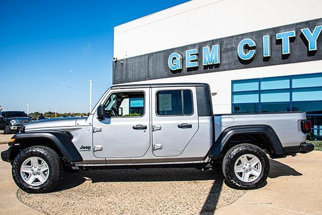 used 2020 Jeep Gladiator car, priced at $33,594