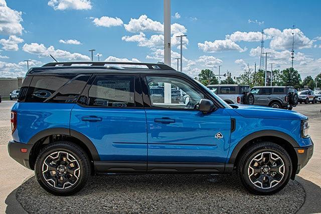 new 2025 Ford Bronco Sport car, priced at $37,452