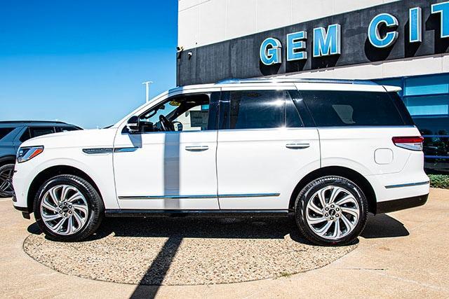 new 2024 Lincoln Navigator car, priced at $104,950