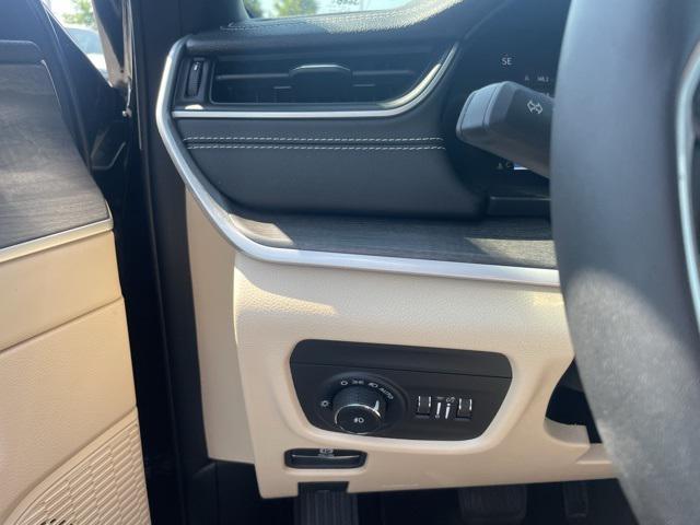 used 2023 Jeep Grand Cherokee car, priced at $35,725