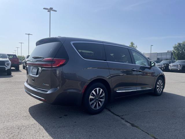 used 2022 Chrysler Pacifica Hybrid car, priced at $25,050
