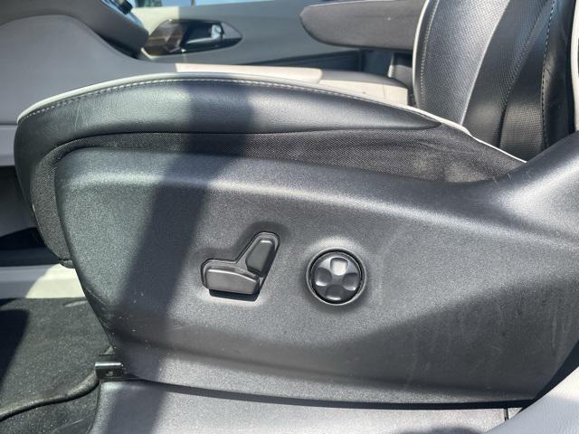used 2022 Chrysler Pacifica Hybrid car, priced at $25,050