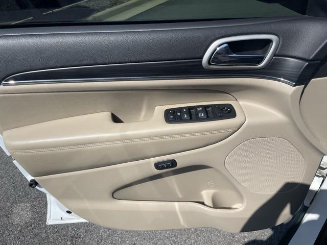used 2021 Jeep Grand Cherokee car, priced at $31,782