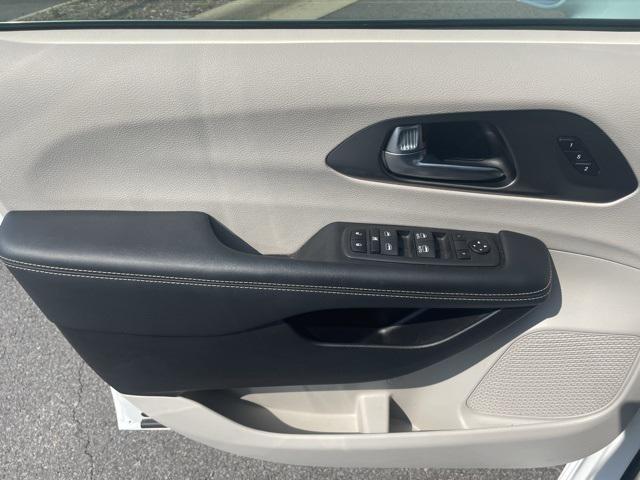 used 2022 Chrysler Pacifica car, priced at $25,982