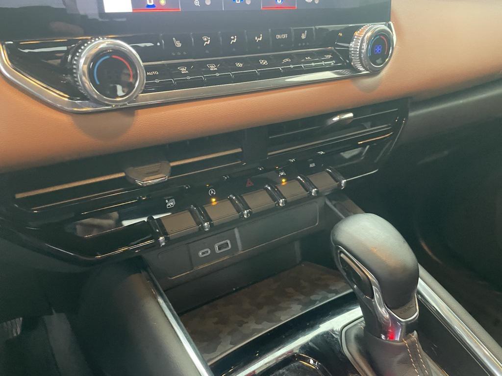 used 2024 GMC Canyon car, priced at $39,600