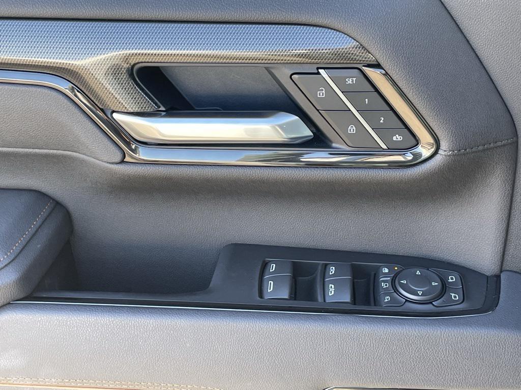 used 2025 GMC Sierra 2500 car, priced at $77,646