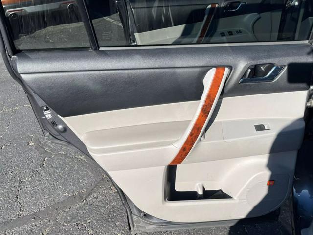used 2013 Toyota Highlander car, priced at $14,250