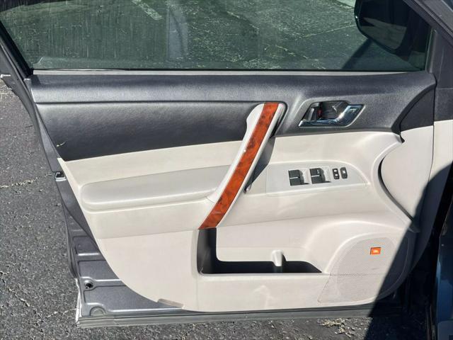 used 2013 Toyota Highlander car, priced at $14,250