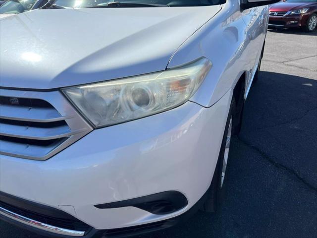 used 2013 Toyota Highlander car, priced at $13,999