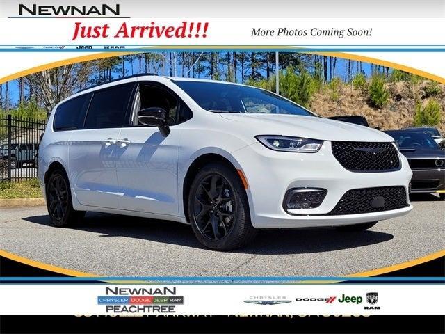 new 2024 Chrysler Pacifica car, priced at $55,962