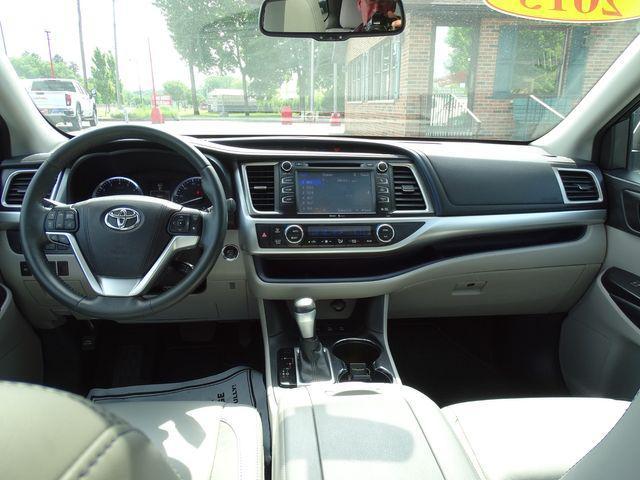 used 2015 Toyota Highlander car, priced at $21,995